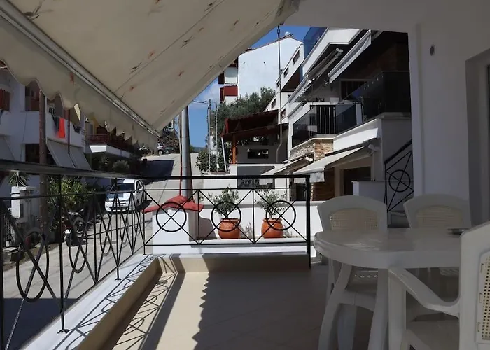 2 Bedroom Equipped Manos * Sarti