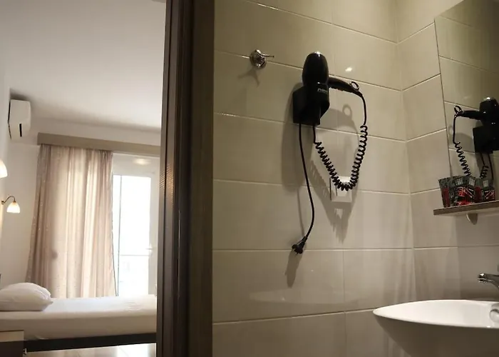 2 Bedroom Equipped Manos Lejlighed Sarti